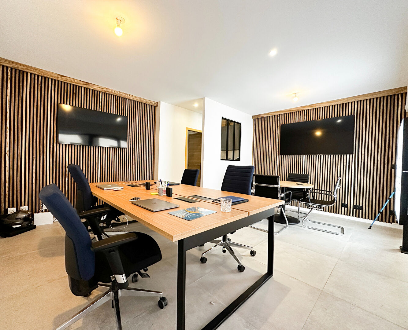 Photo Local commercial / Bureau 26 M2 - Coeur de ville Enghien Les Bains image 3/4