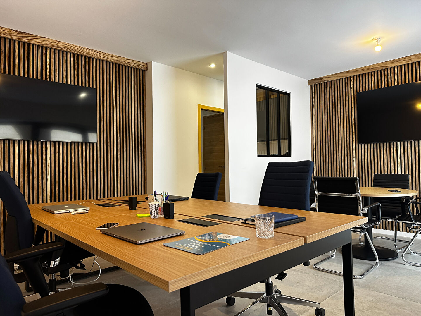 Photo Local commercial / Bureau 26 M2 - Coeur de ville Enghien Les Bains image 4/4