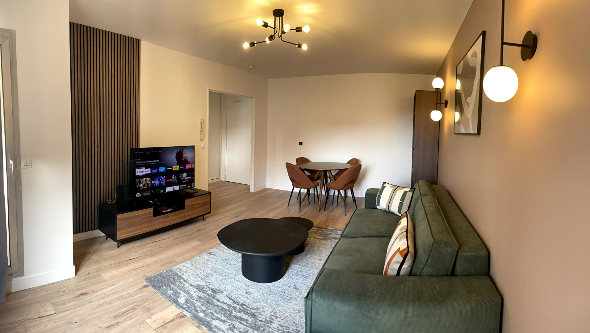Photo LOCATION : appartement 2 pièces (47 m²) à RUEIL MALMAISON image 2/6
