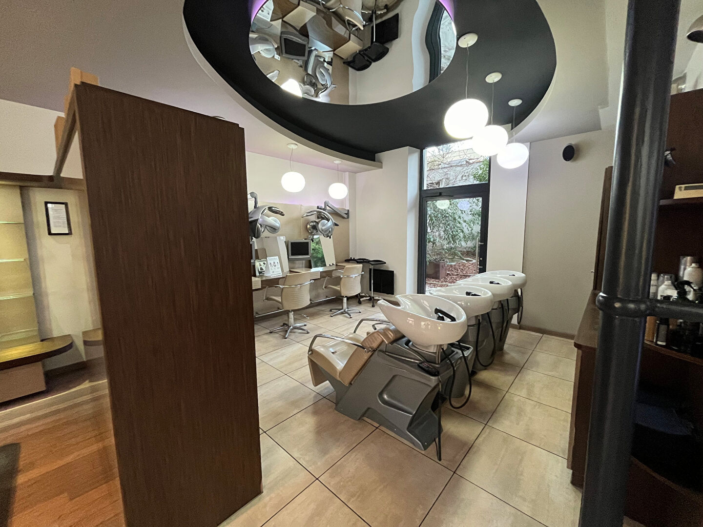 Photo LOCAL COMMERCIAL - PLACE DES VOSGES image 2/3