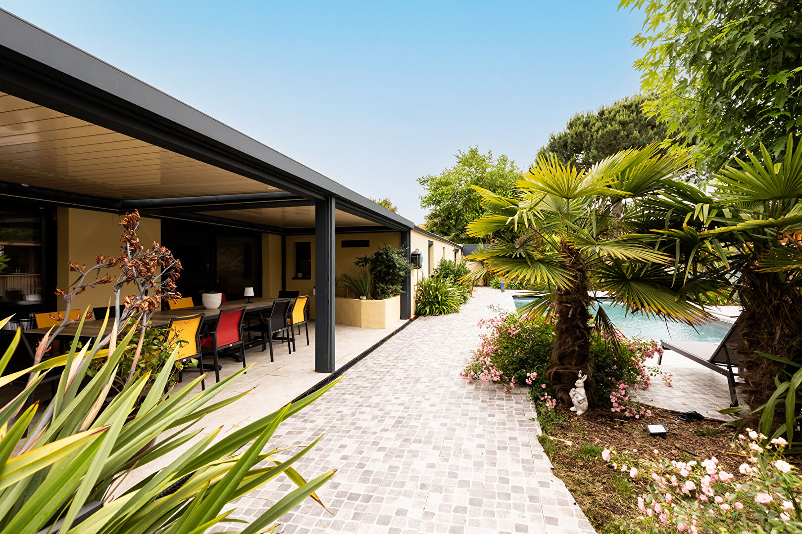 Photo BORDEAUX CAUDERAN ELEGANTE ET LUMINEUSE MAISON FAMILIALE  155 m2 PISCINE JARDIN PAYSAGER CAR PORT image 1/6