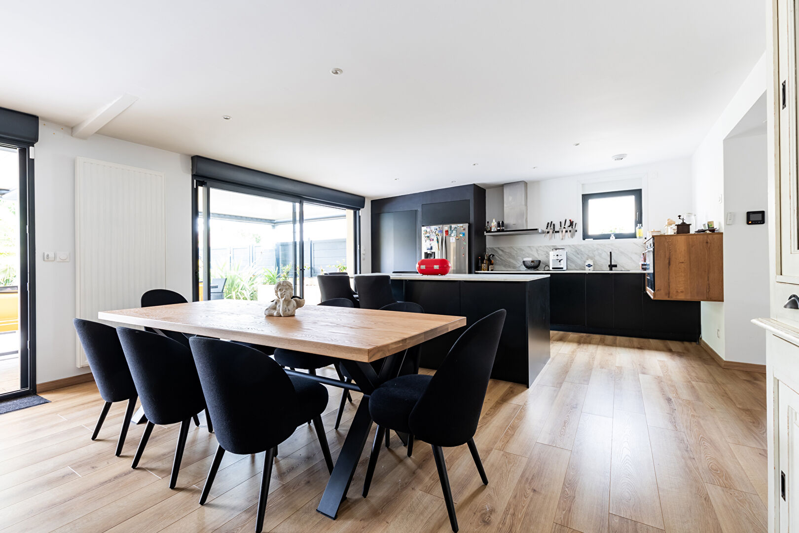 Photo BORDEAUX CAUDERAN ELEGANTE ET LUMINEUSE MAISON FAMILIALE  155 m2 PISCINE JARDIN PAYSAGER CAR PORT image 4/6