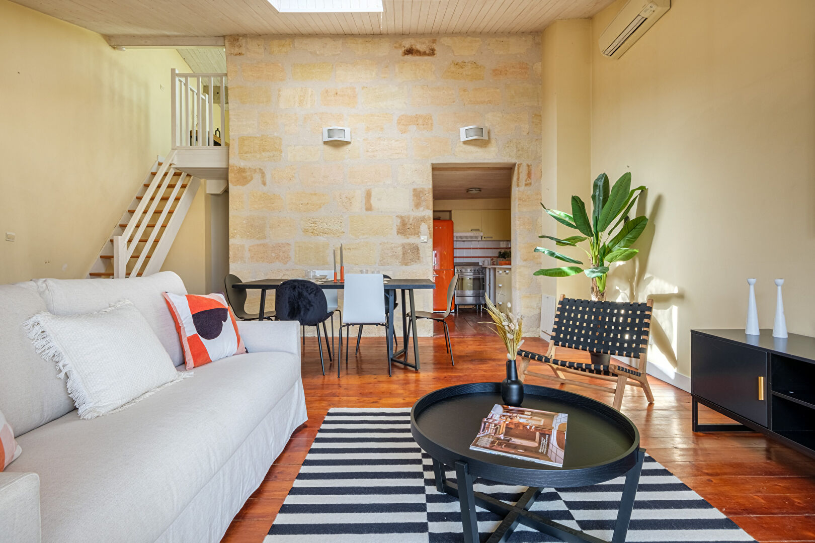 AGREABLE APPARTEMENT DUPLEX BORDEAUX CHARTRONS