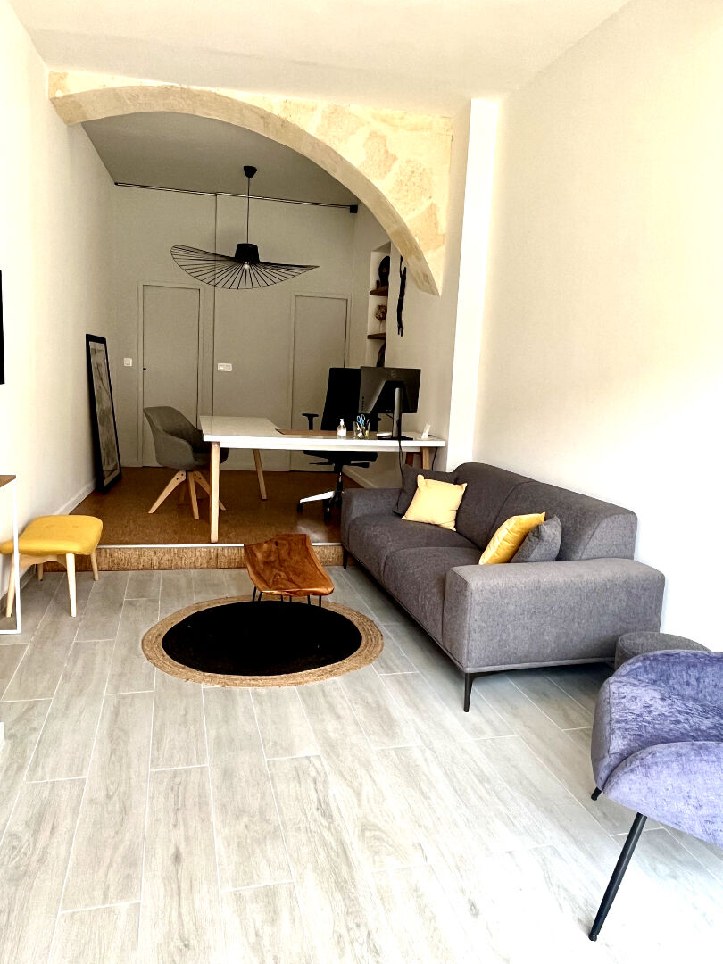 BUREAUX IMMEUBLE PIERRE BORDEAUX SECTEUR CHARTRONS / BACALAN PROCHE TRAM COMMERCES