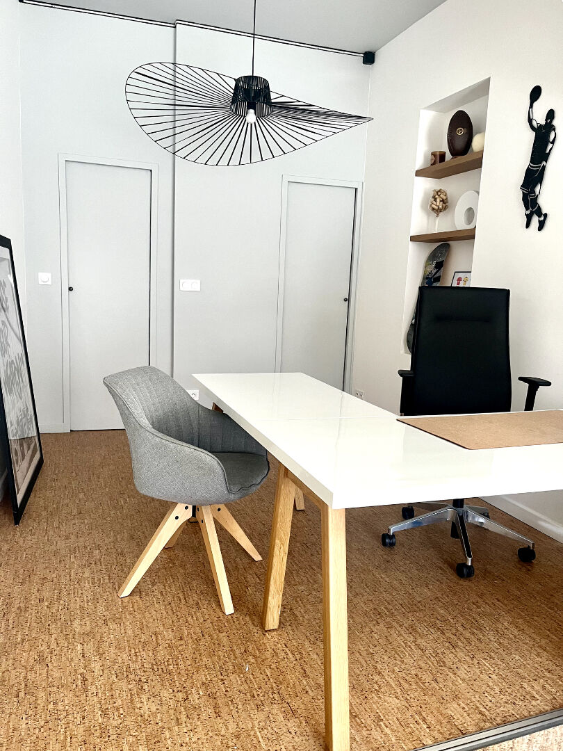 Photo BUREAUX IMMEUBLE PIERRE BORDEAUX SECTEUR CHARTRONS / BACALAN PROCHE TRAM COMMERCES image 3/6