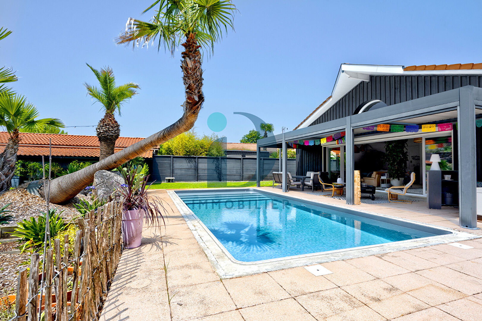 Photo MARTIGNAS SUR JALLE MAISON CONTEMPORAINE 136 m2 Garage double piscine jardin image 4/6