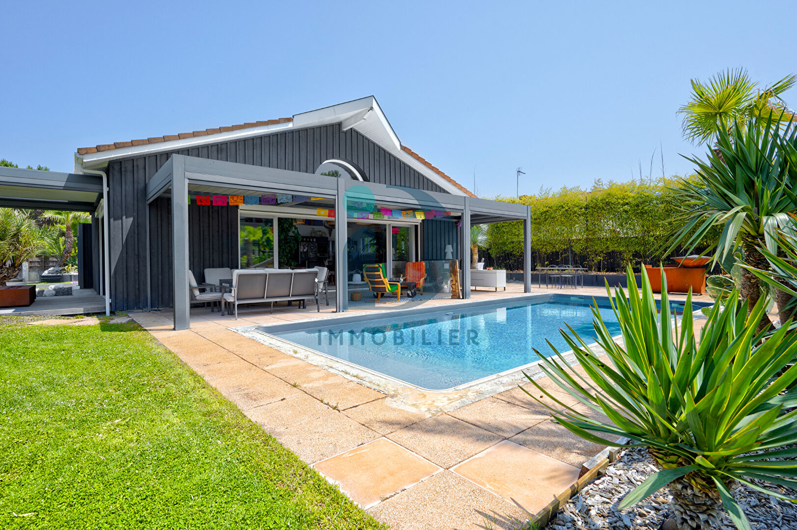 Photo MARTIGNAS SUR JALLE MAISON CONTEMPORAINE 136 m2 Garage double piscine jardin image 5/6