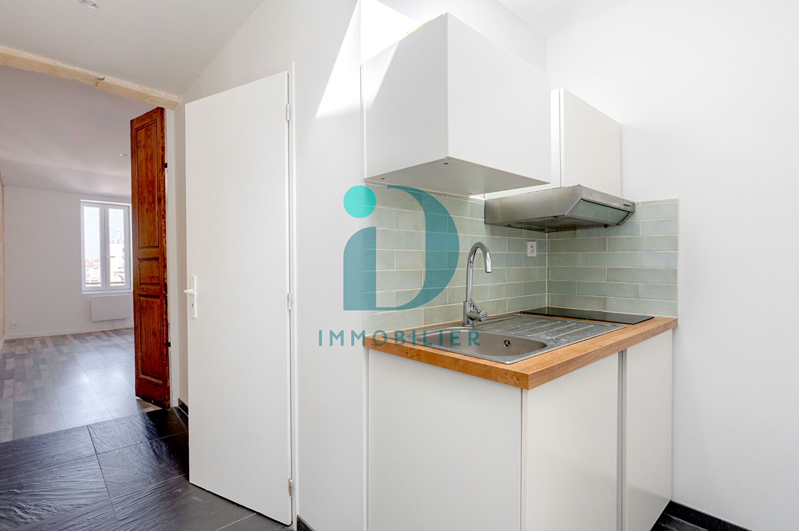 Photo BORDEAUX CENTRE  LUMINEUX APPARTEMENT 24 m2 IMMEUBLE PIERRE image 2/6