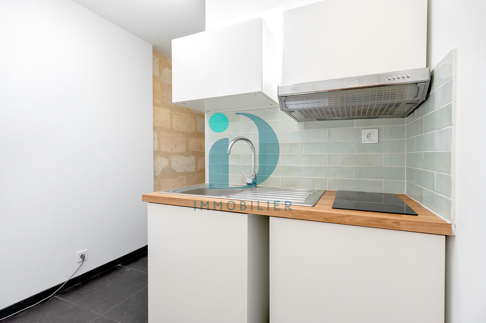 Photo BORDEAUX CENTRE  LUMINEUX APPARTEMENT 24 m2 IMMEUBLE PIERRE image 3/6