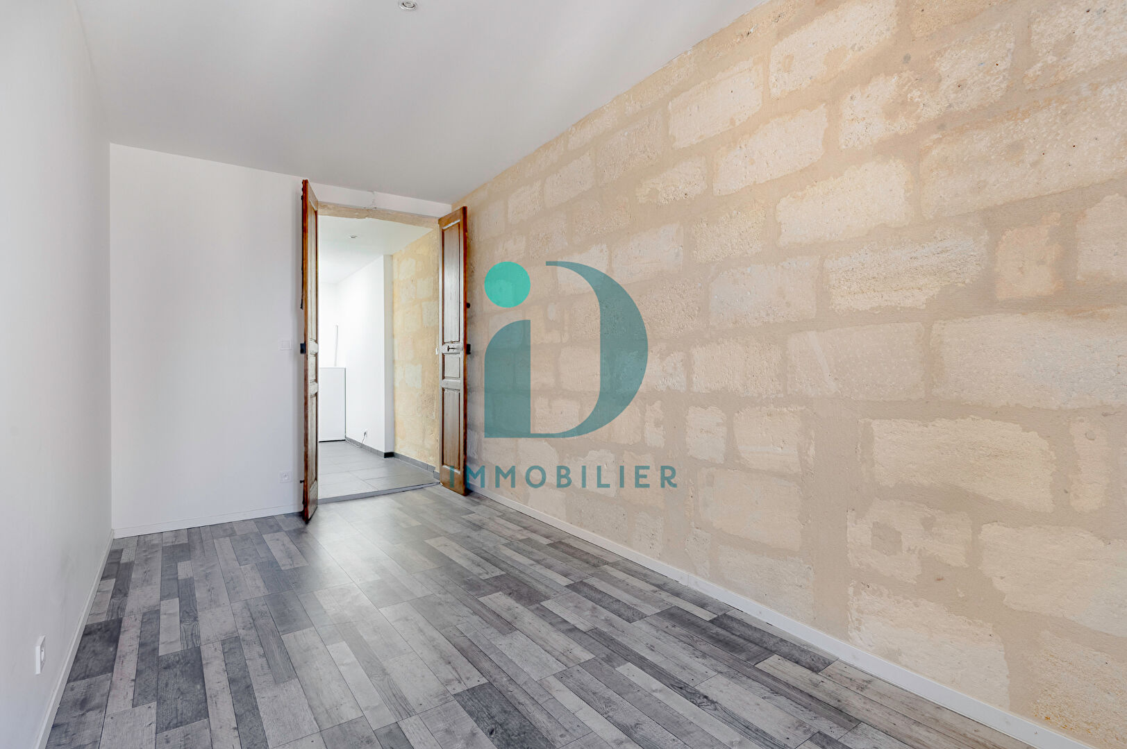 Photo BORDEAUX CENTRE  LUMINEUX APPARTEMENT 24 m2 IMMEUBLE PIERRE image 5/6