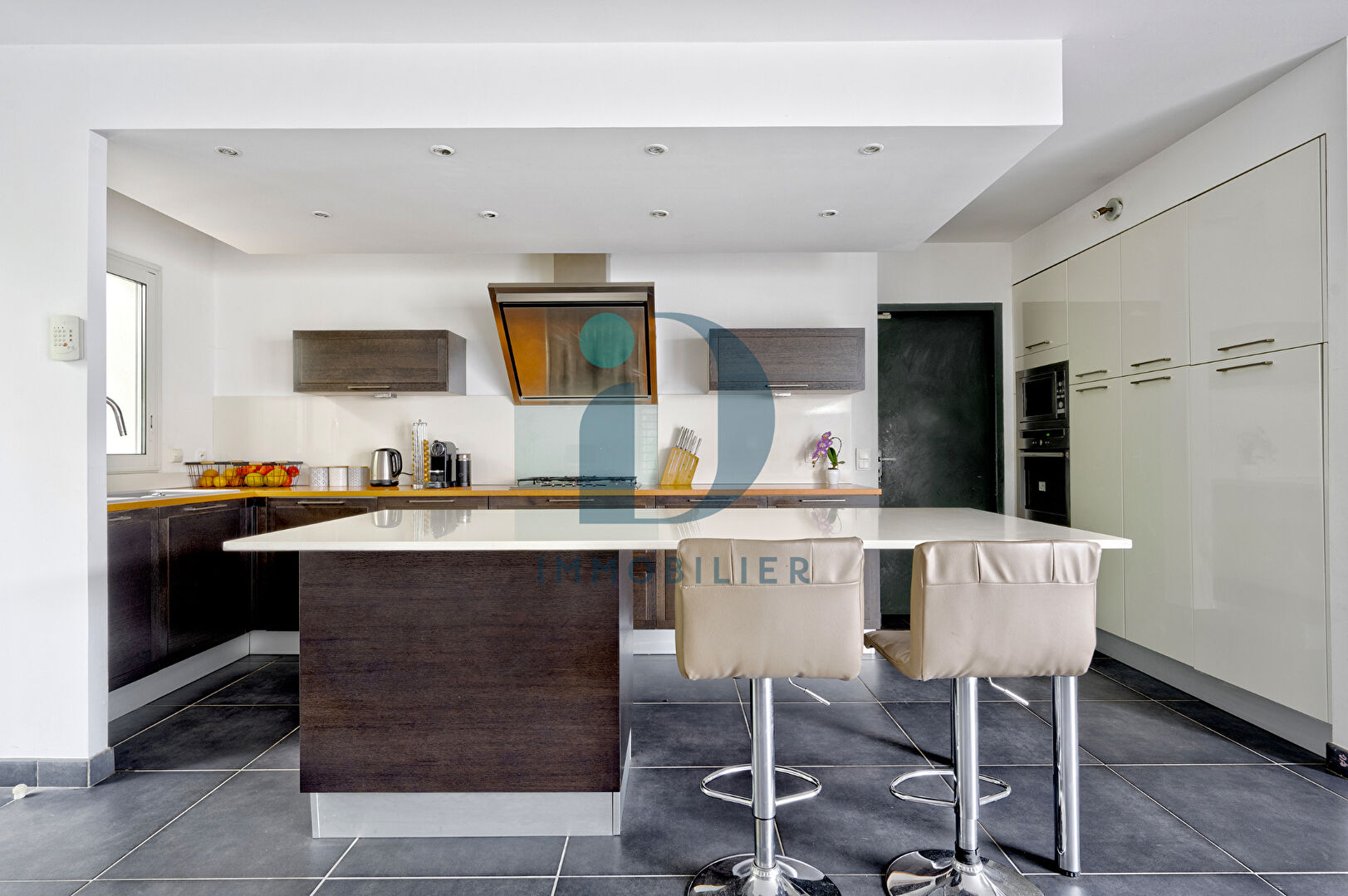 Photo TRESSES Maison d'architecte 188 m2 avec piscine, jardin clos, garage, au calme et proche des commodités à TRESSES image 3/6