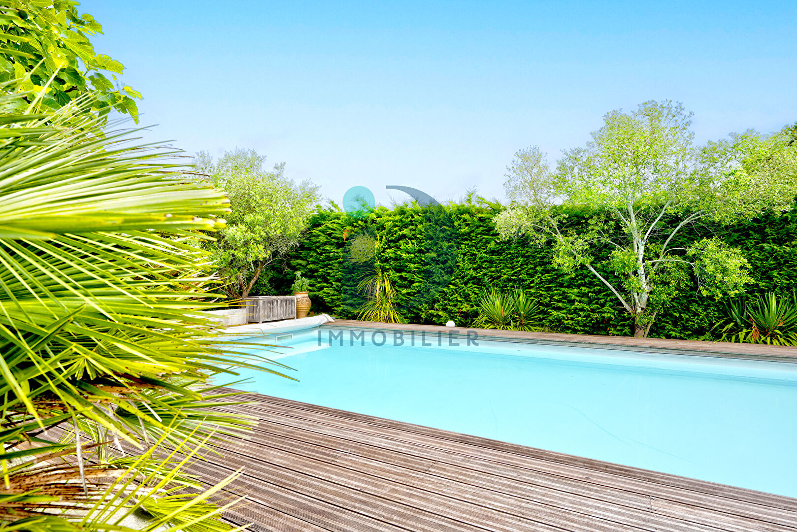 Photo TRESSES Maison d'architecte 188 m2 avec piscine, jardin clos, garage, au calme et proche des commodités à TRESSES image 5/6