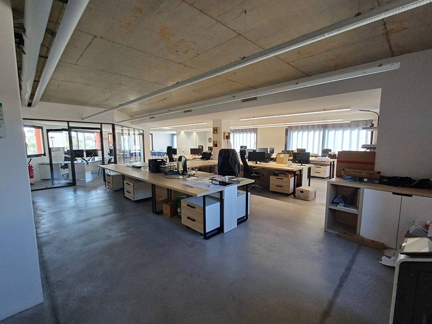 Photo 2 BATIMENTS DE BUREAUX CONTEMPORAINS ET LUMINEUX image 2/6