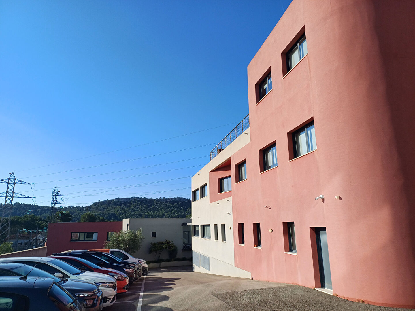 Photo 2 BATIMENTS DE BUREAUX CONTEMPORAINS ET LUMINEUX image 3/6