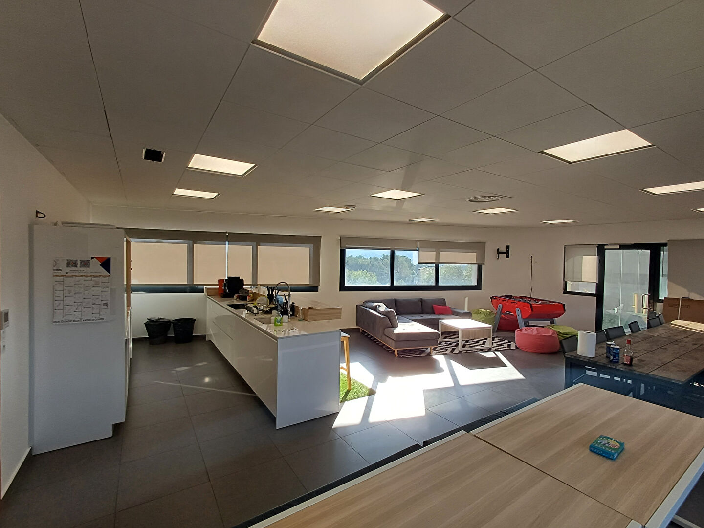 Photo 2 BATIMENTS DE BUREAUX CONTEMPORAINS ET LUMINEUX image 4/6