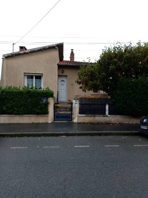 Toulousaine de 4 pièces  sur terrain de 550m2 avec sous sol et garage .