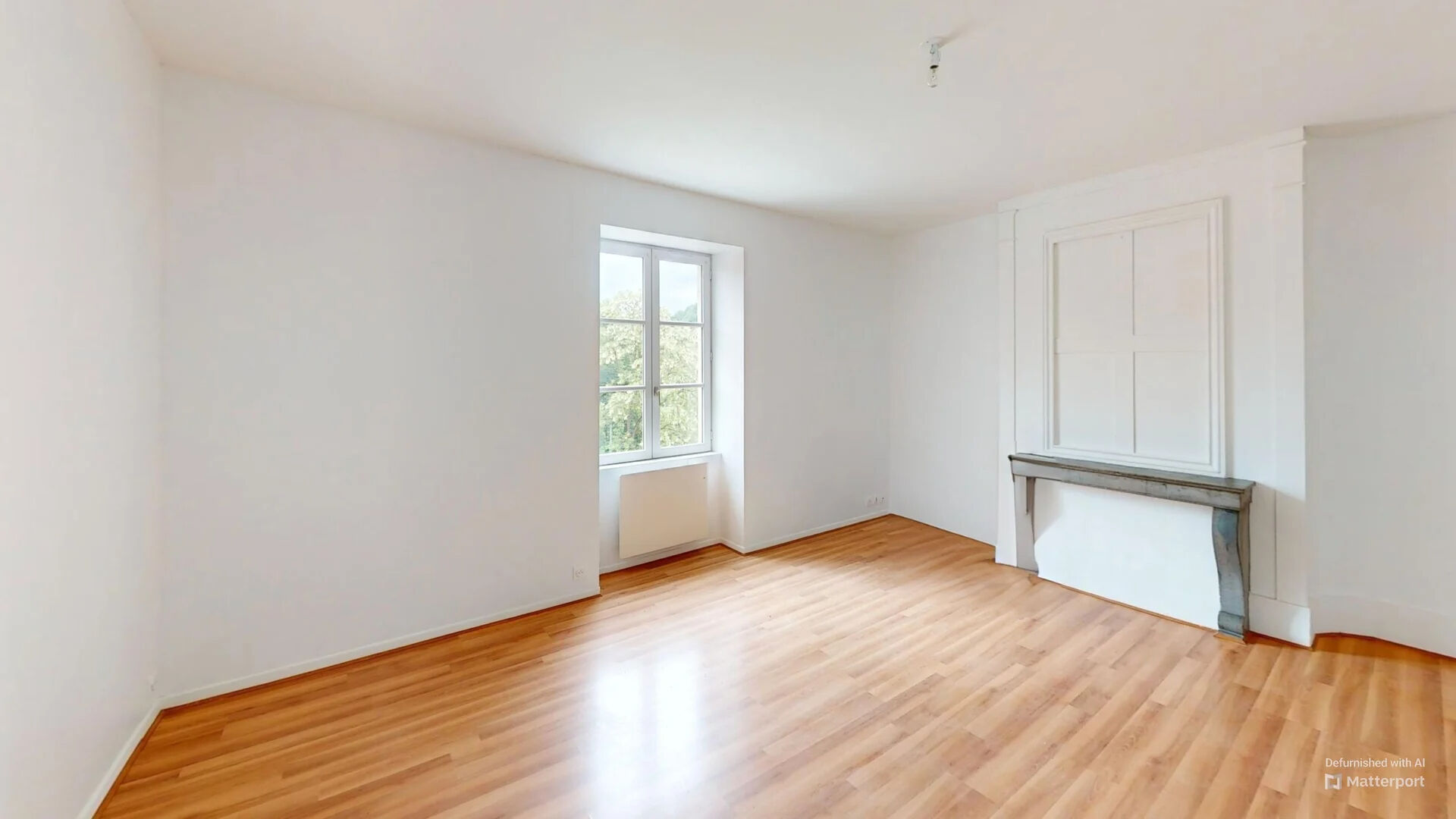 Photo Appartement rénové 3 pièces à LES AUXONS image 2/6