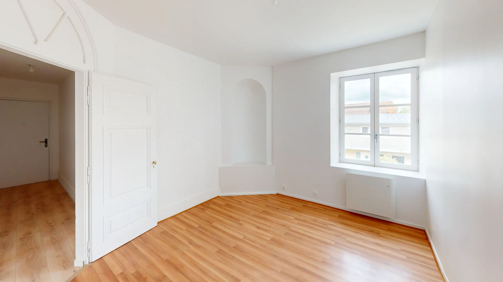 Photo Appartement rénové 3 pièces à LES AUXONS image 5/6