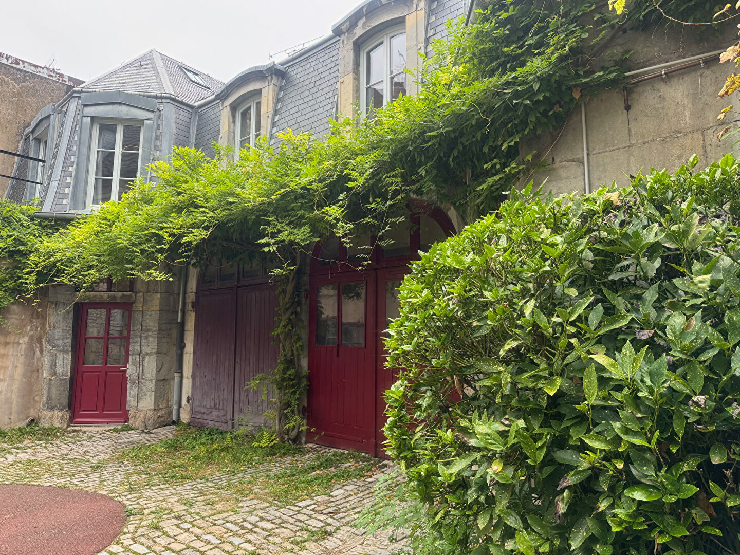 À vendre : Appartement spacieux à créer  de 6 pièces à Besançon Boucle