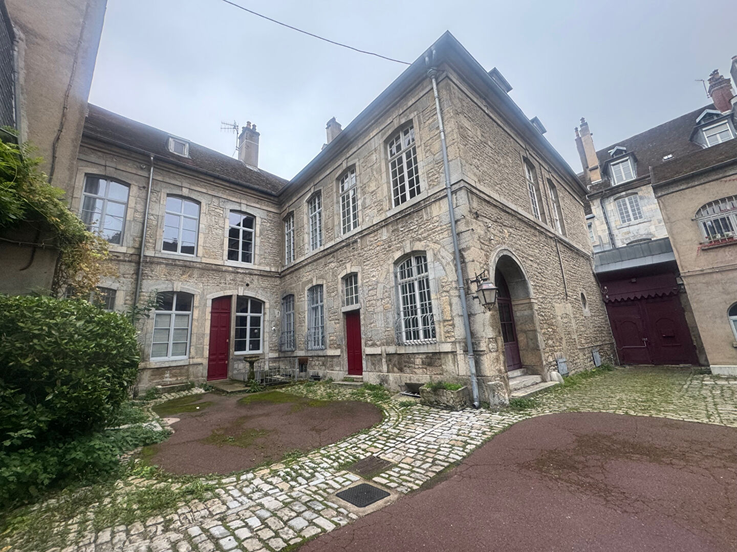 À vendre : Appartement spacieux à créer  de 6 pièces à Besançon Boucle