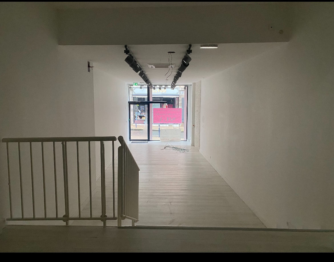 Photo Local commercial Limoges -98 m2 image 1/2