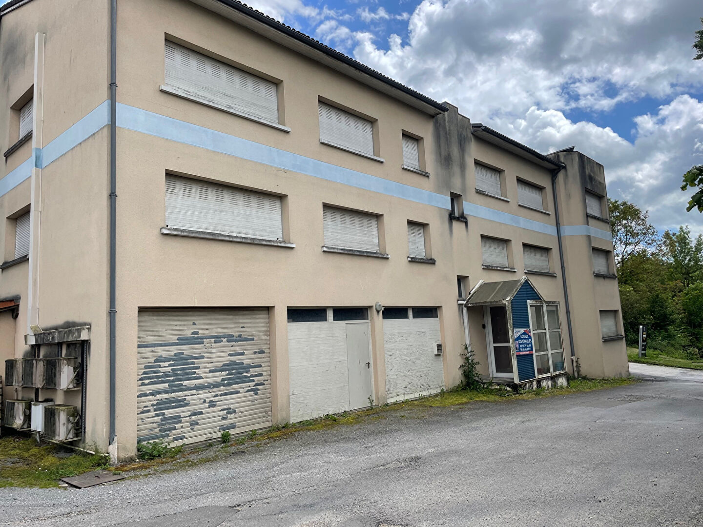 Photo Local professionnel / commercial   435 m2 sur 3 Plateaux Limoges image 2/6