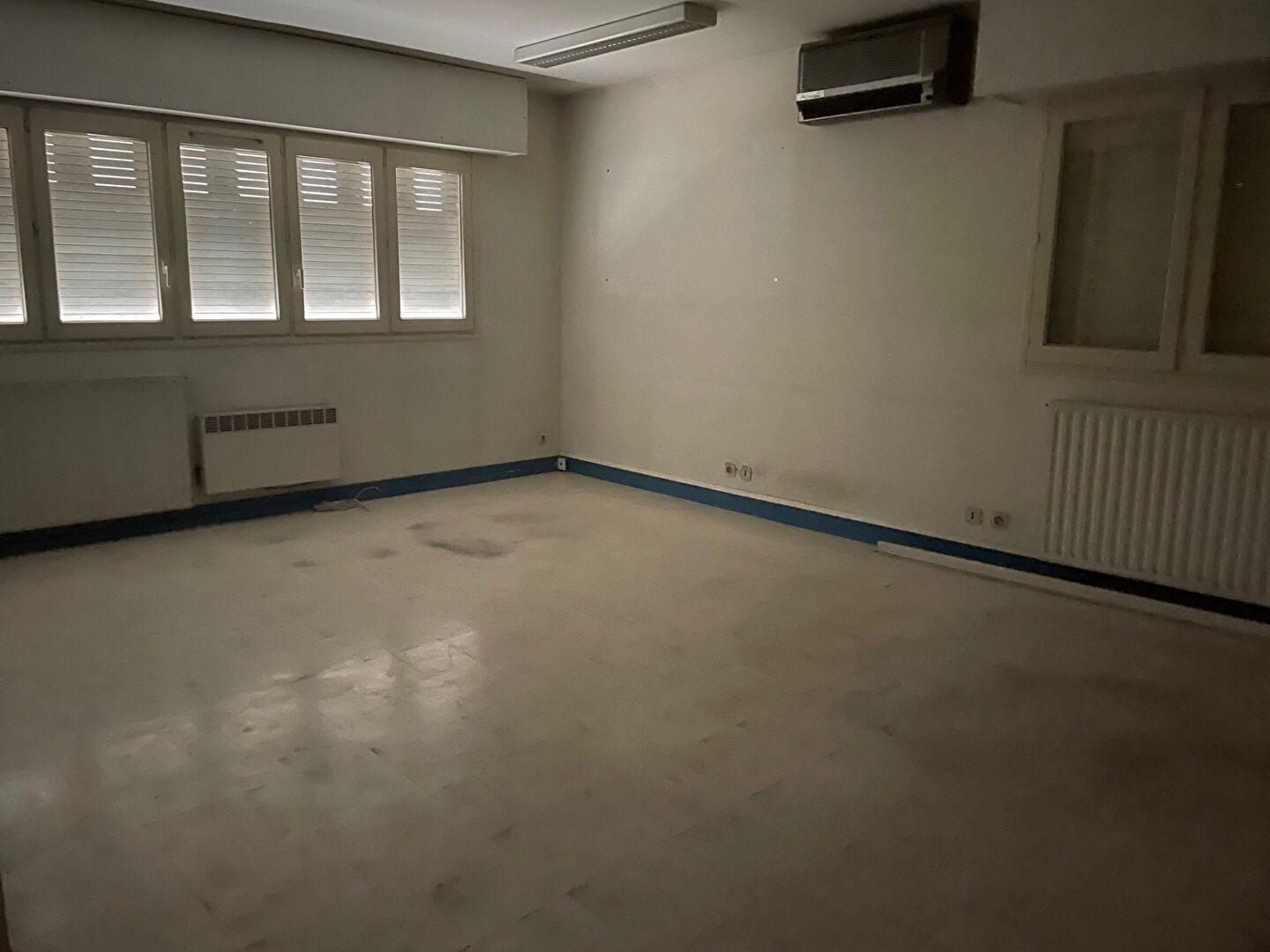 Photo Local professionnel / commercial   435 m2 sur 3 Plateaux Limoges image 5/6