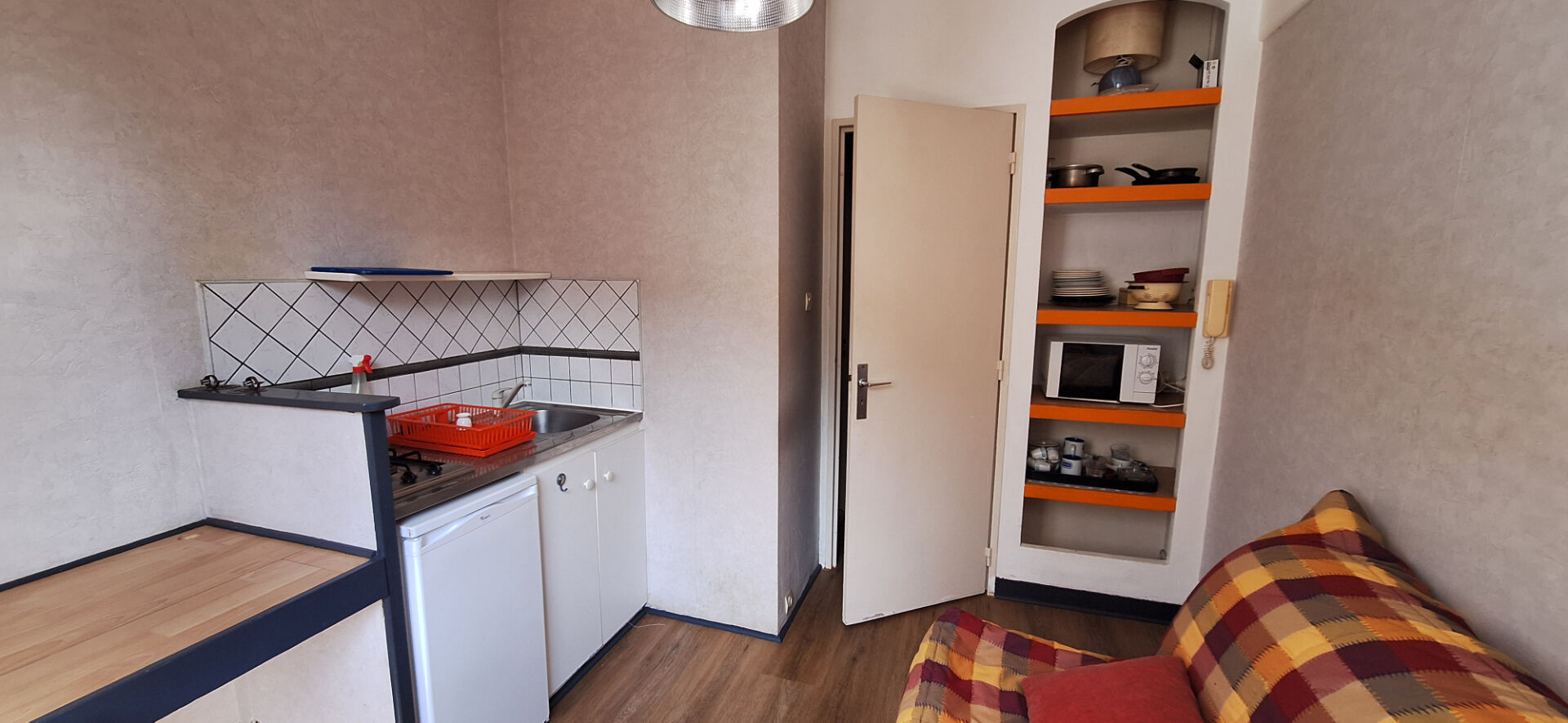 Photo Studio meublé 14 m² ? Limoges (Proche centre-ville et gare) image 1/6