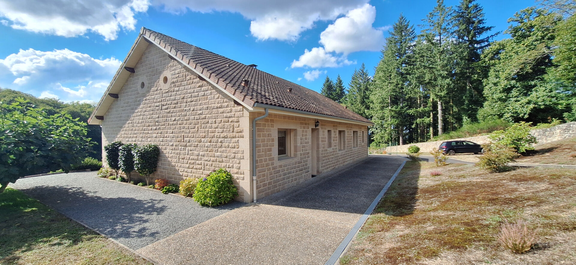 Photo RAZES Maison d'architecte de 2006 avec étang image 3/6