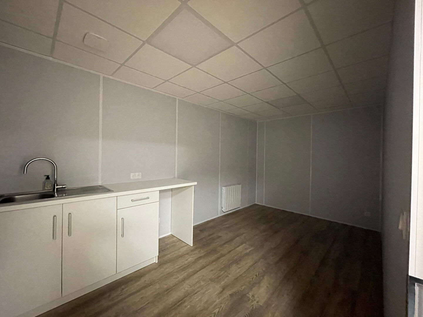 Photo Local commercial Le Palais Sur Vienne 99 m2 image 3/5