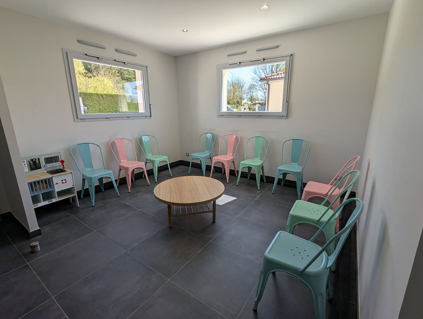 Photo Bureaux NEUF Pierre Buffiere 140 m2  idéal profession médicale ou para image 1/6