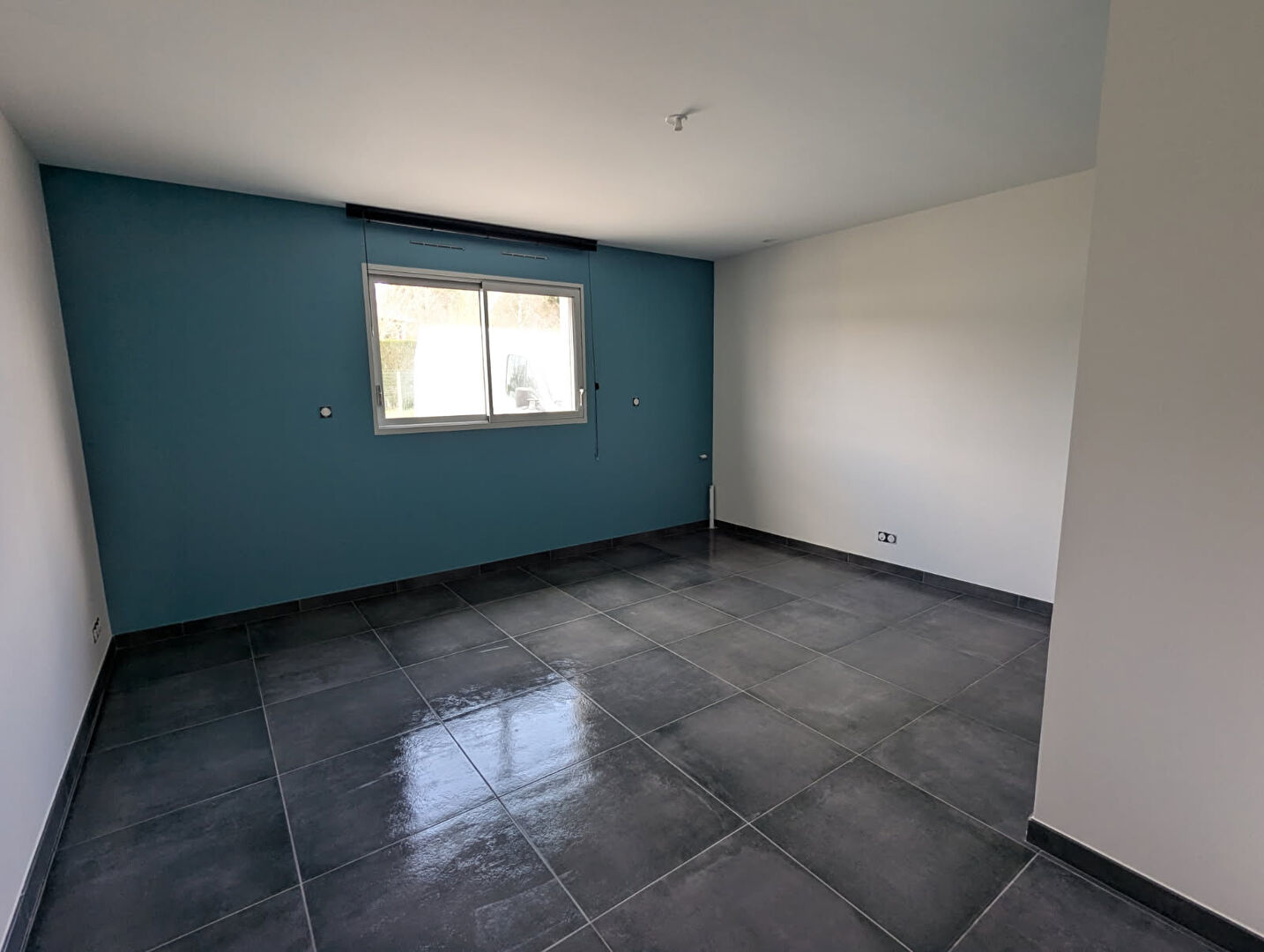 Photo Bureaux NEUF Pierre Buffiere 140 m2  idéal profession médicale ou para image 3/6