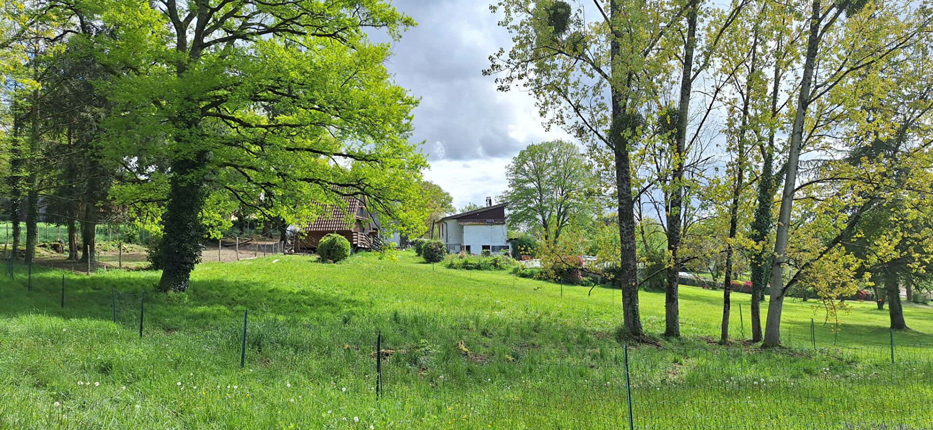 AIXE SUR VIENNE terrain de 16802 m²