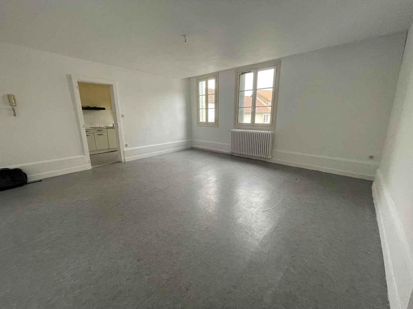 Photo SAINT JUNIEN  IMMEUBLE de RAPPORT A VENDRE image 4/5