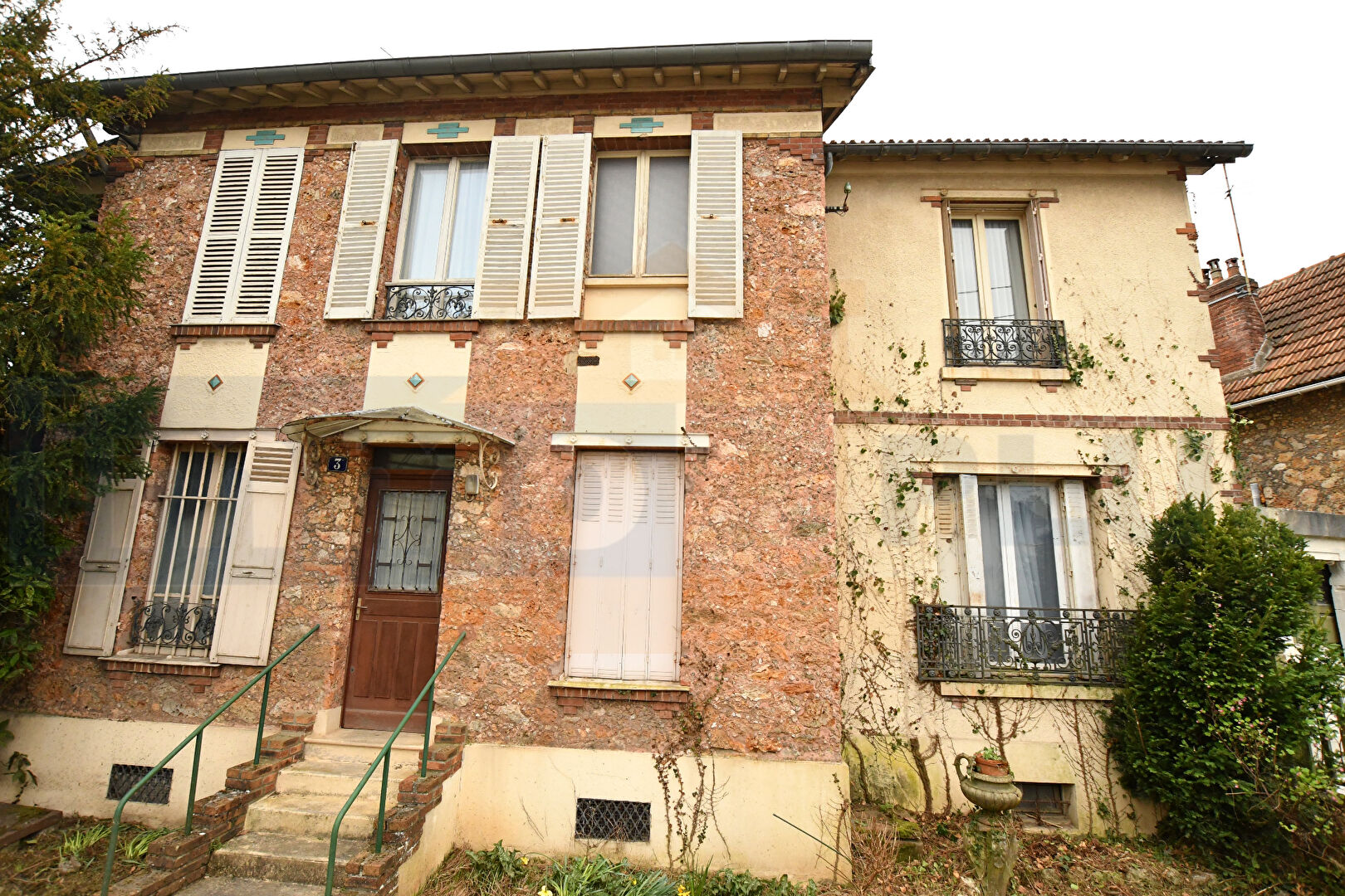 Maison Saint Cyr l'Ecole 7 P 143 m², 4 chambres, 2 SDB, SDD, 537 m² de terrain