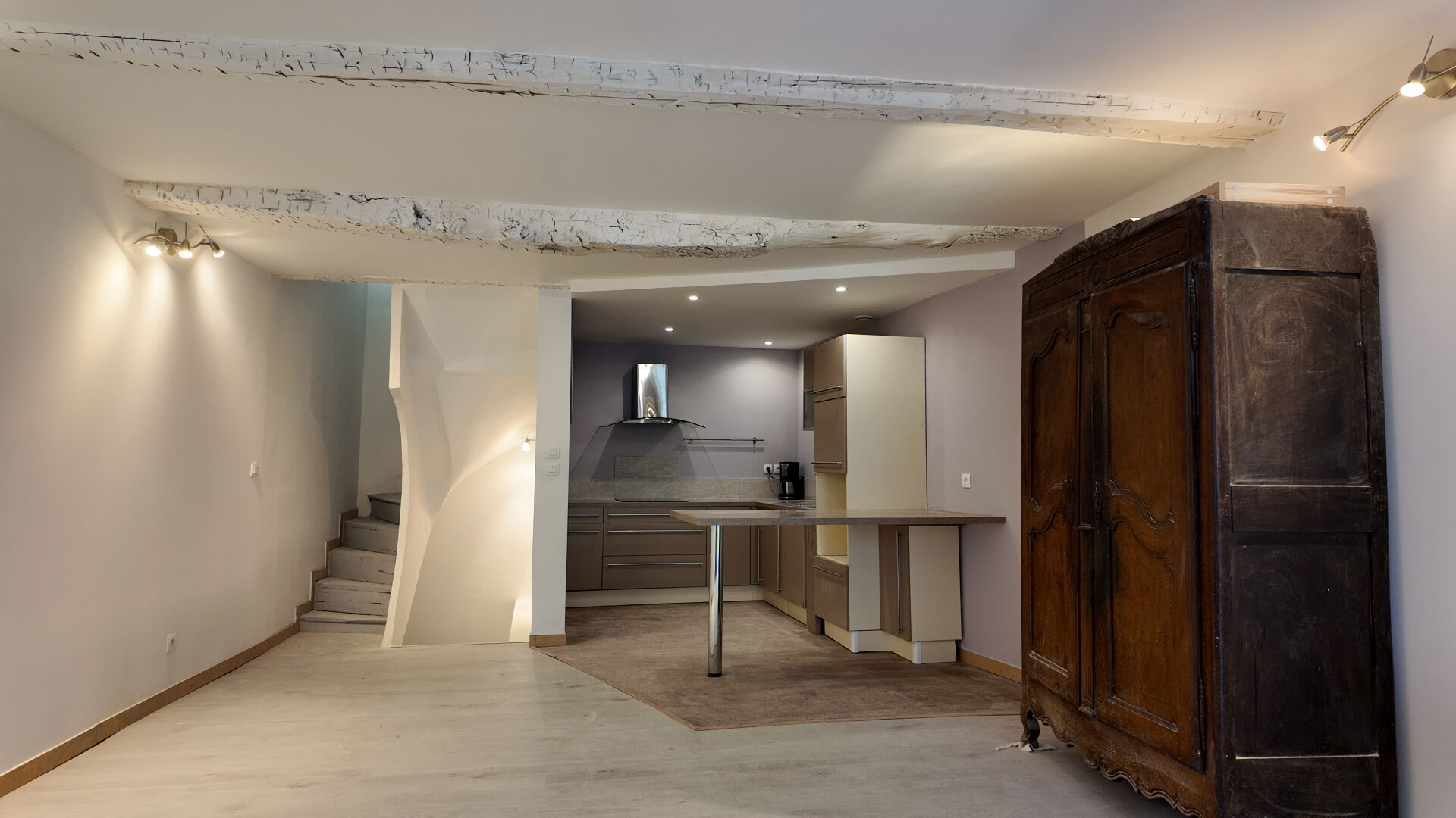 A VENDRE A SAINT PONS DE THOMIERES CETTE AUTHENTIQUE MAISON DE VILLAGE de type 5 de 85m2