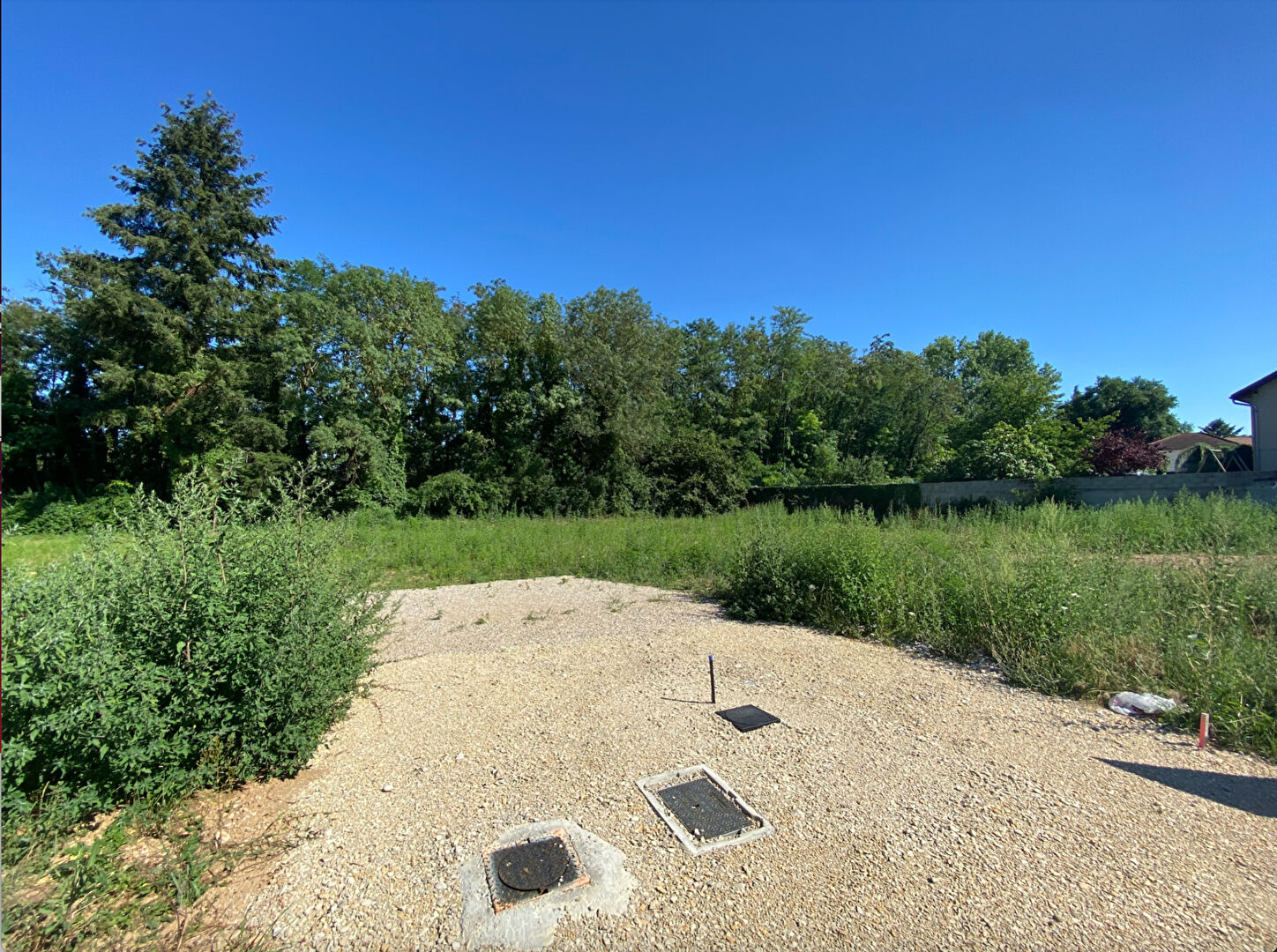 Photo Terrain viabilisé 670 m² image 2/3