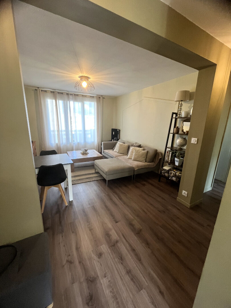 Photo Appartement T3 quartier St Claude  57 m2 image 2/6