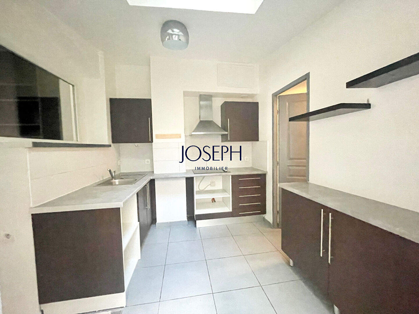 Photo CHALETS - Agréable T2 bis rénové en rez-de-chaussée d'un petit immeuble image 2/5