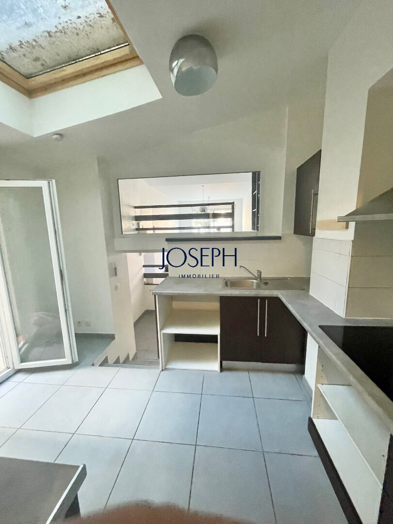 Photo CHALETS - Agréable T2 bis rénové en rez-de-chaussée d'un petit immeuble image 3/5