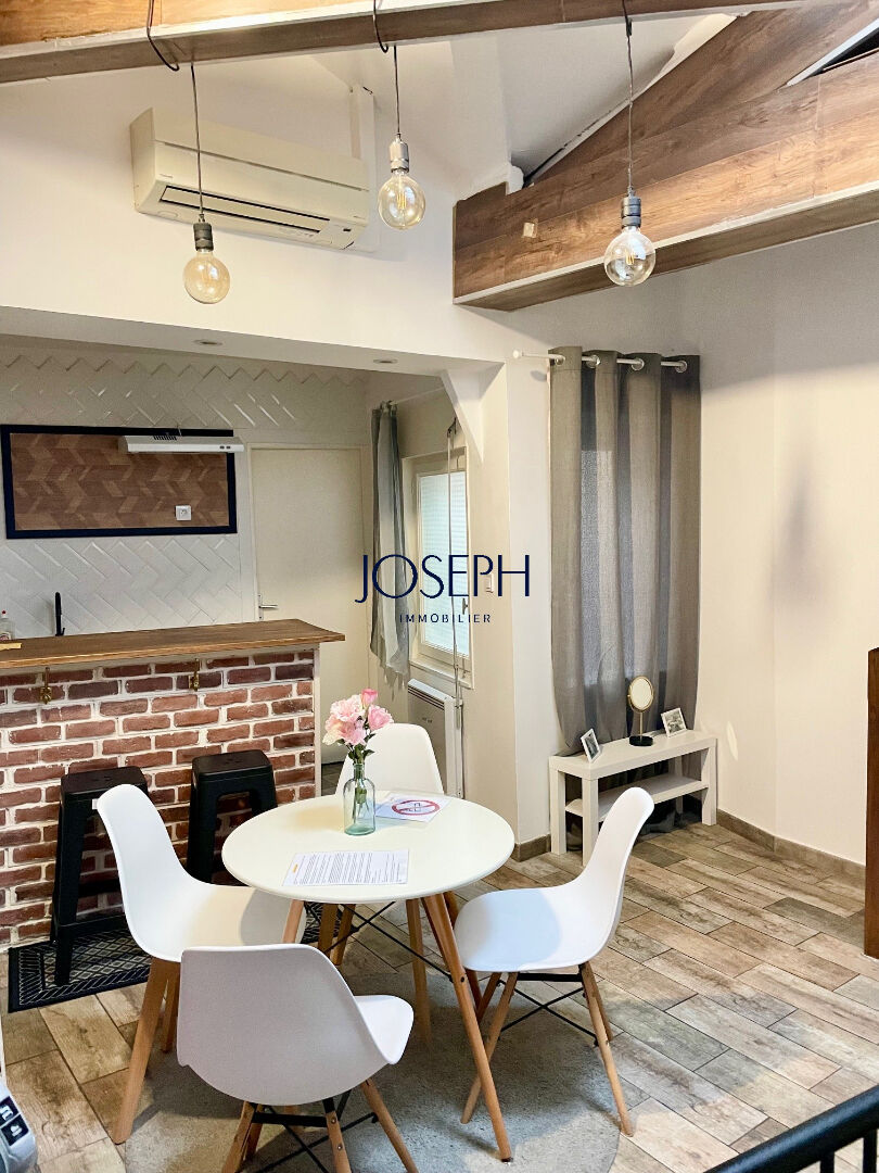 PLACE DU CAPITOLE - Magnifique T1bis mezzanine dernier étage meublé rénové, climatisé