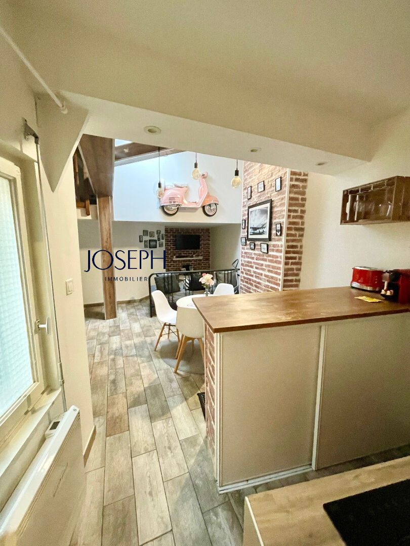 CAPITOLE - Magnifique T1bis mezzanine dernier étage meublé rénové, climatisé