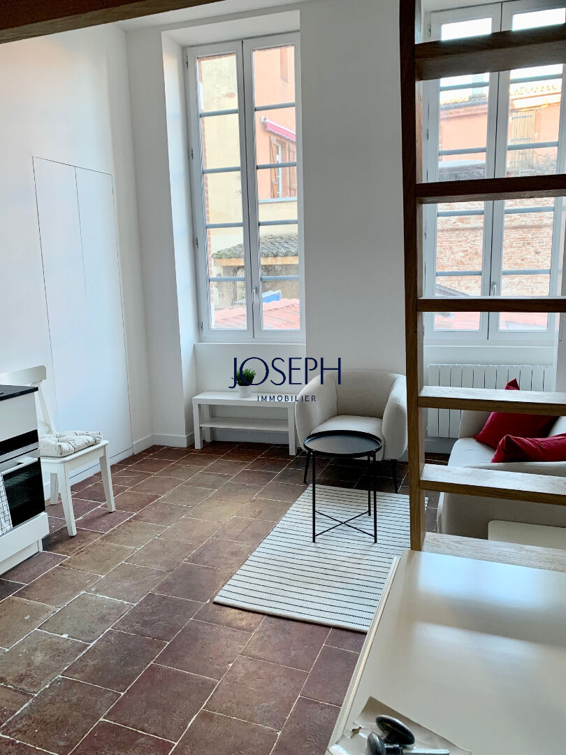 Photo PLACE DUPUY - Beau T1 mezzanine meublé dans immeuble ancien de standing rénové image 2/5