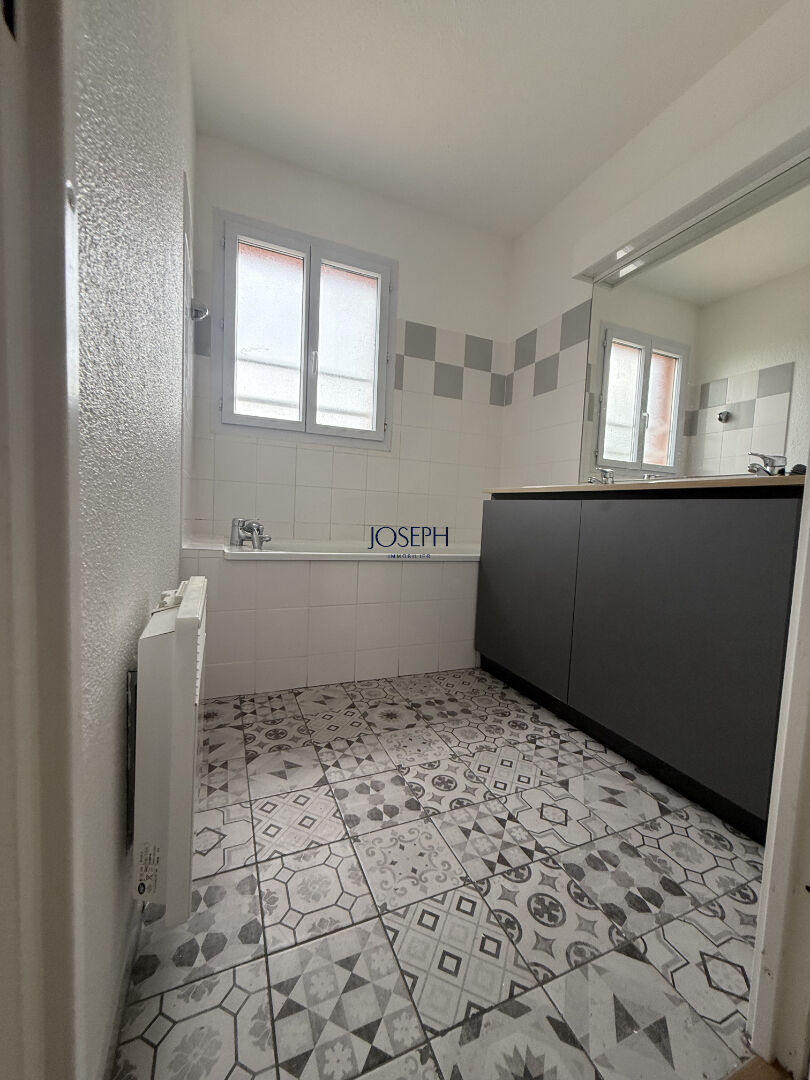 Photo SAINT HILAIRE T3 MODERNE AVEC TERRASSE & PARKING image 5/6