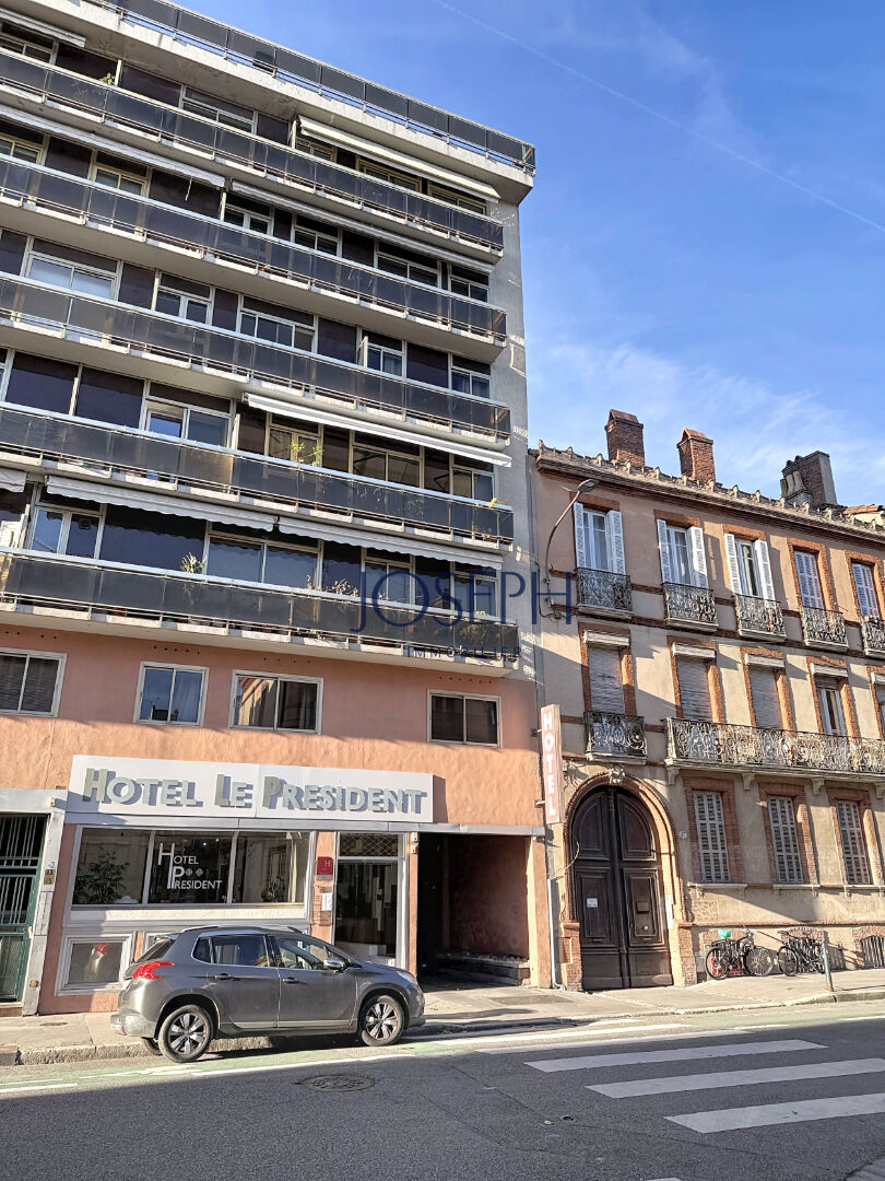 RAYMOND IV T1 état neuf