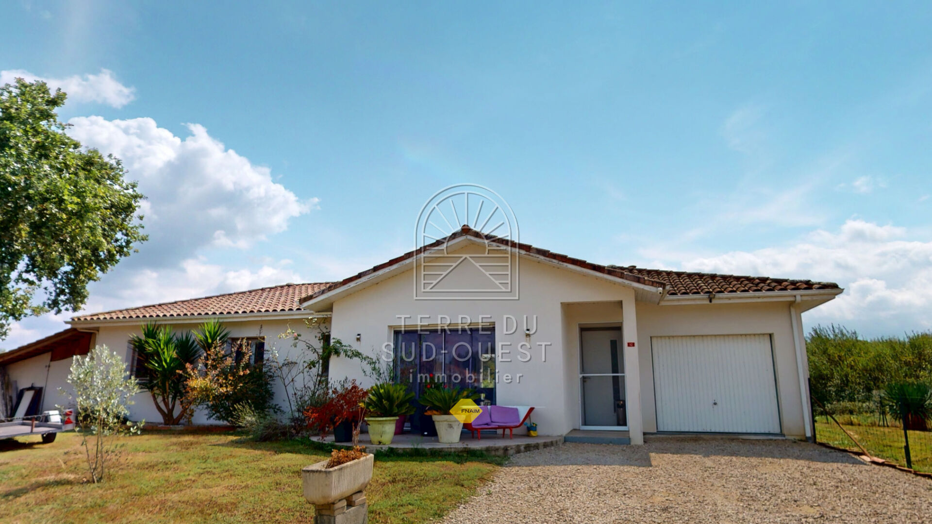 Maison contemporaine de plain-pied avec 4 chambres