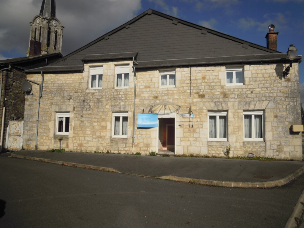 Maison mitoyenne de 128 m2 sh avec un garage à THIN LE MOUTIER