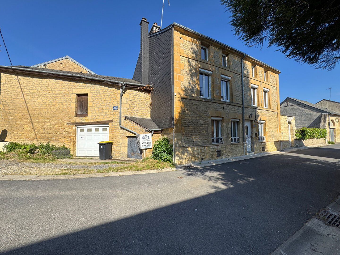 MAISON DE PIERRE DE 191 M2 SH AVEC JARDIN ET GARAGE AU COEUR DU VILLAGE DE WARNECOURT