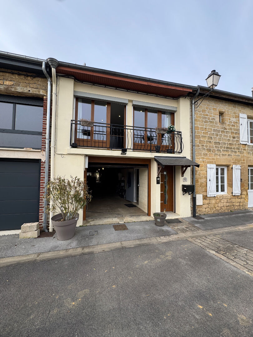 Maison de pierre rénovée de 99 m2 SH avec 1 terrasse et jardin à Rouvroy sur Audry