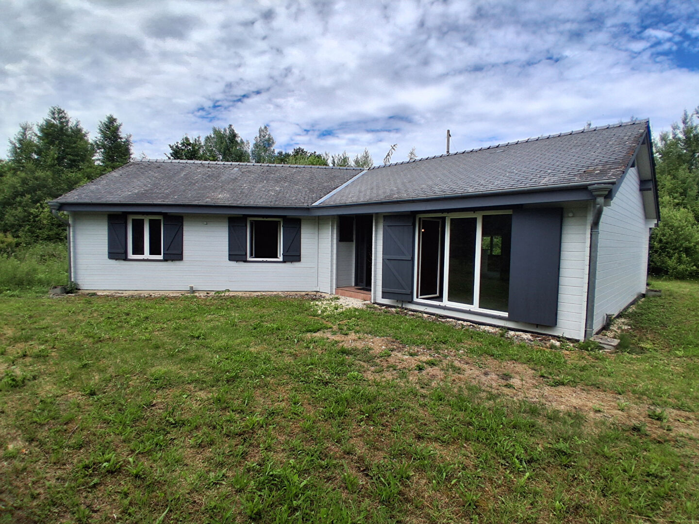 Maison individuelle plain pied de 150 m2 avec un terrain à LIART